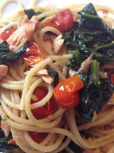 How to make Salmon Fillet on Pasta with Spinach and Cherry Tomatoes