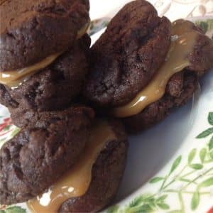 Chocolate Cookies with Dulce de Leche Filling
