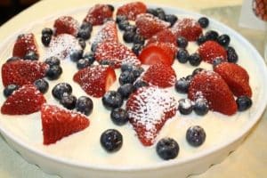 No-Bake Cheesecake with Strawberries and Blueberries