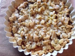 Apple Crumb Pie with Cinnamon