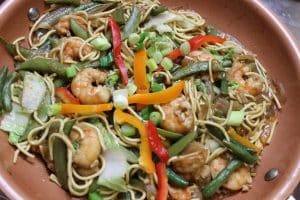 Chow Mein Noodles Stir-fry with Shrimps and Vegetables